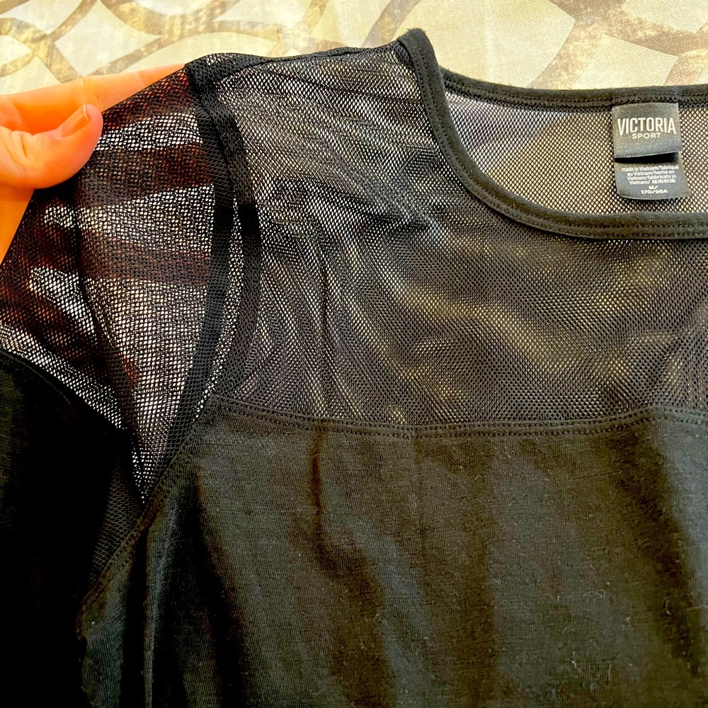 Black Victoria Secret sport long sleeve w/ mesh top Sz medium